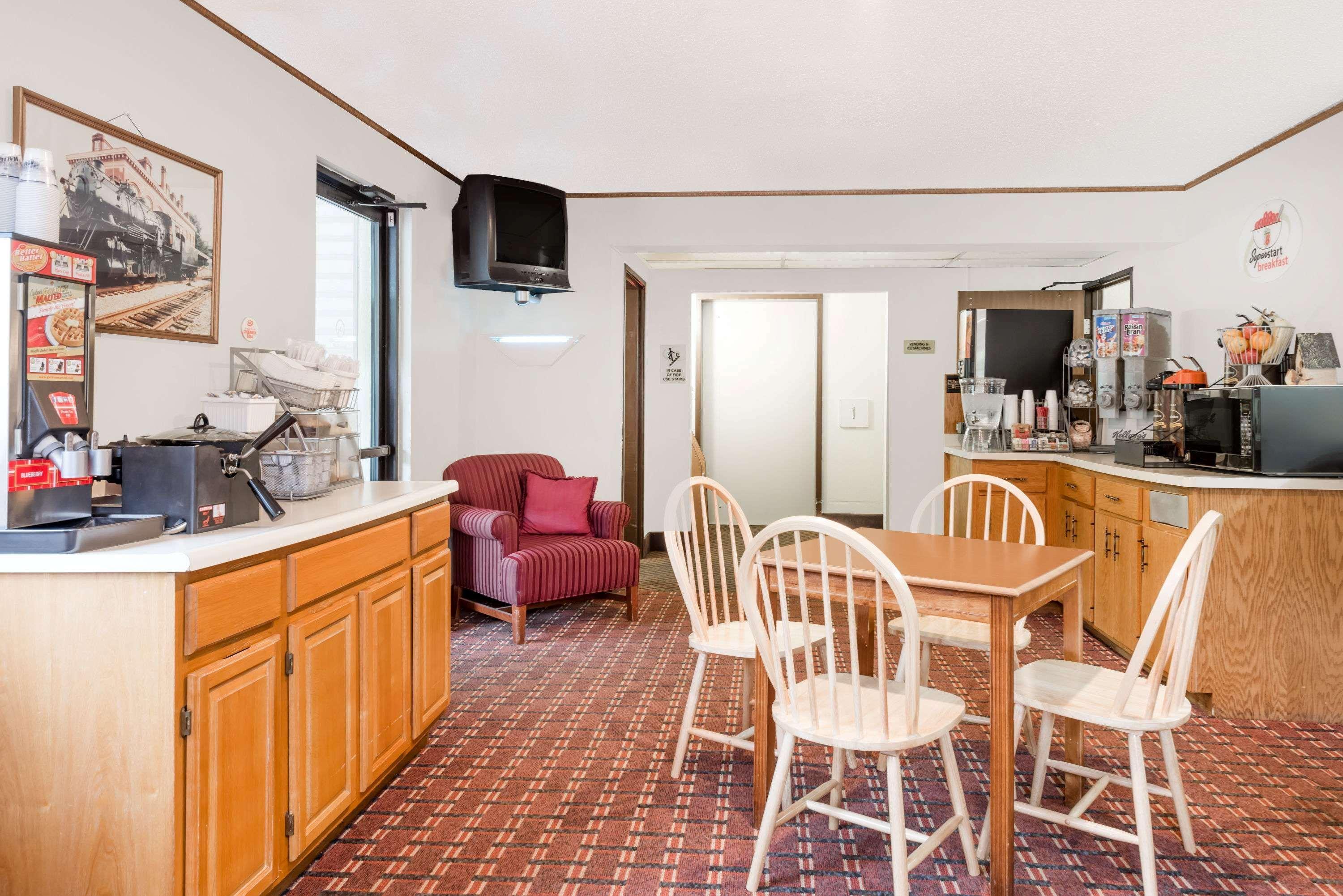 Super 8 By Wyndham La Vale/Cumberland Area Motell Exteriör bild
